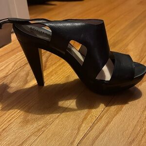 Michael Kors Carla platform size 9 in Black
